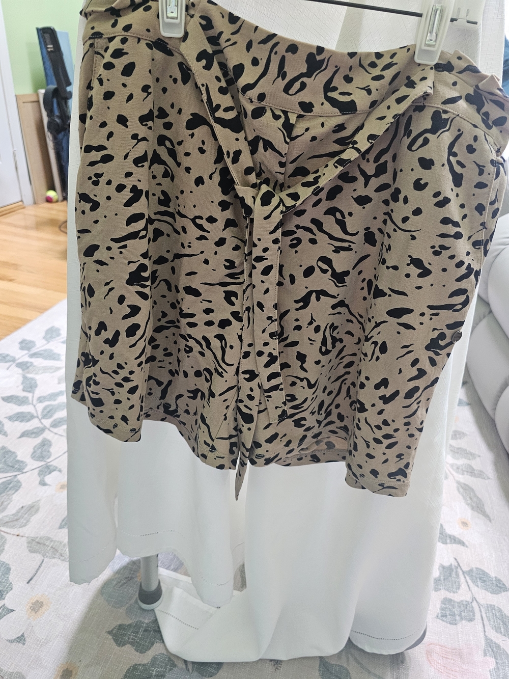 Womens Tan and Black Animal Printed Tie-Waist Shorts.Size XL